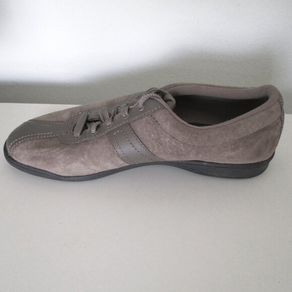 Easy Spirit "Oncue" Womens Taupe Gray Suede Lace-up Fashion Sneaker NWOB - 9M - Picture 5 of 8